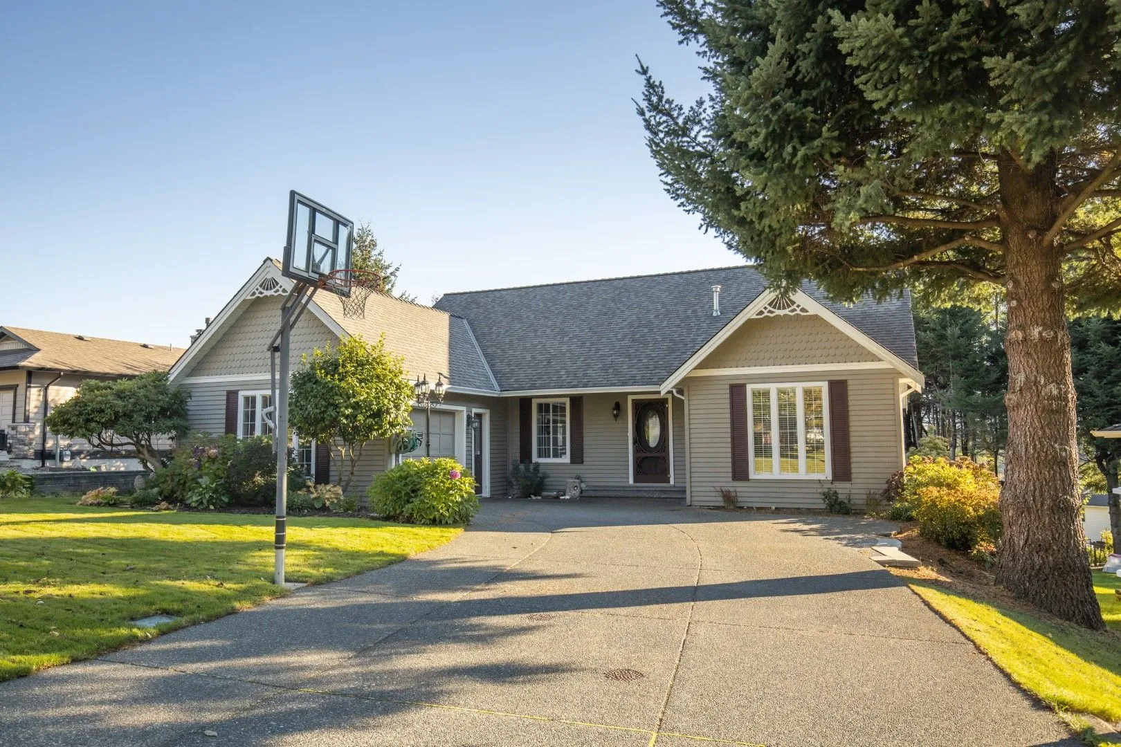 A house with a basketball hoop in front of it